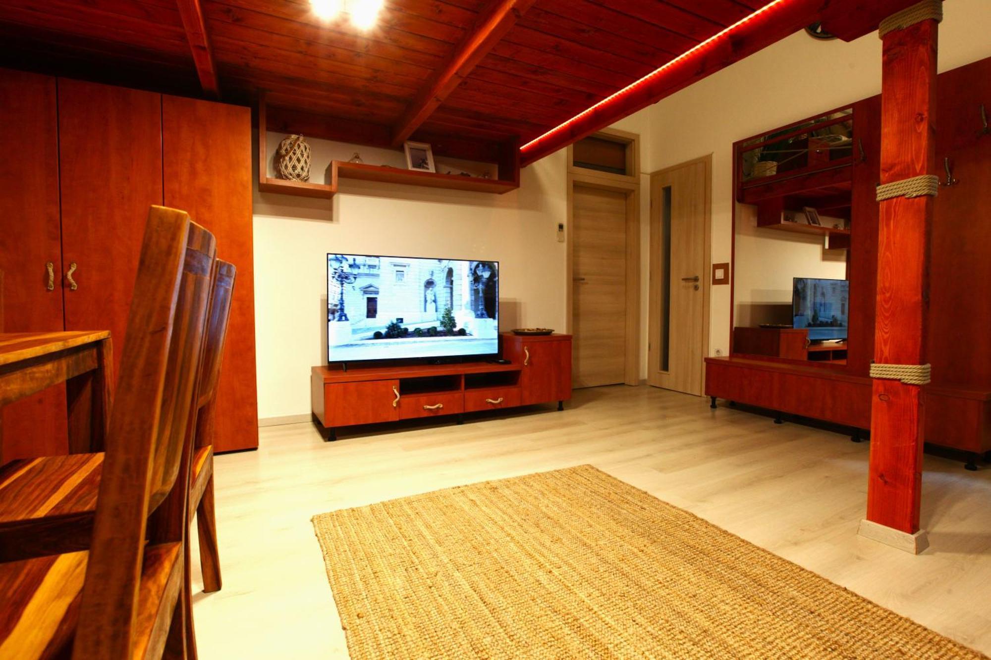 Goldcentral Danube Apartament